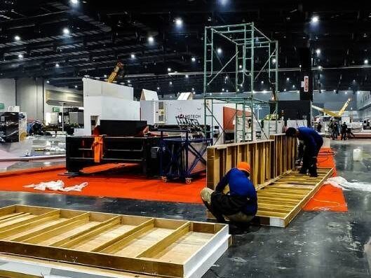 ahsap fuar standi kurulum